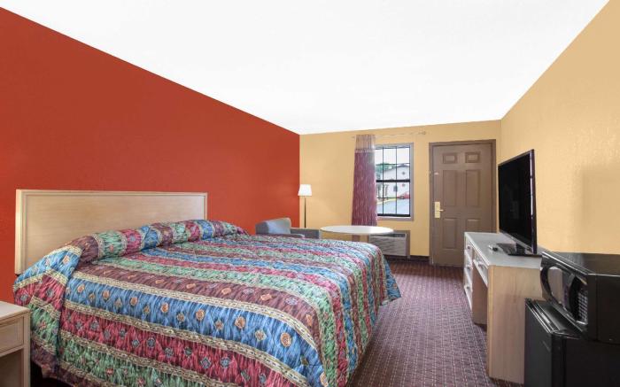 Knights Inn - Wildersville, TN