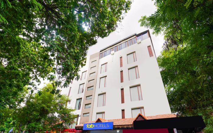 FabHotel WR Grand - Nr RENOVA Hospital, Banjara Hills