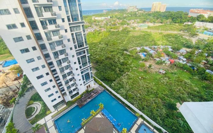 Beach + pool access 1br&2beds