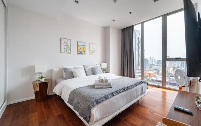 Hyde Sukhumvit 11 2BR BTS Nana 5 Min Wi-Fi Bangkok