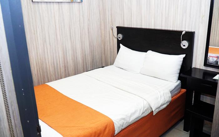 Jade Hotel and Suites