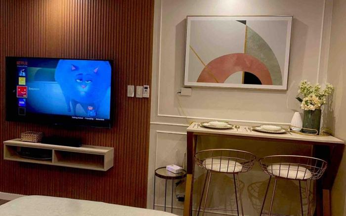 Venus Suite by YourNest @ Air Residences / Mall