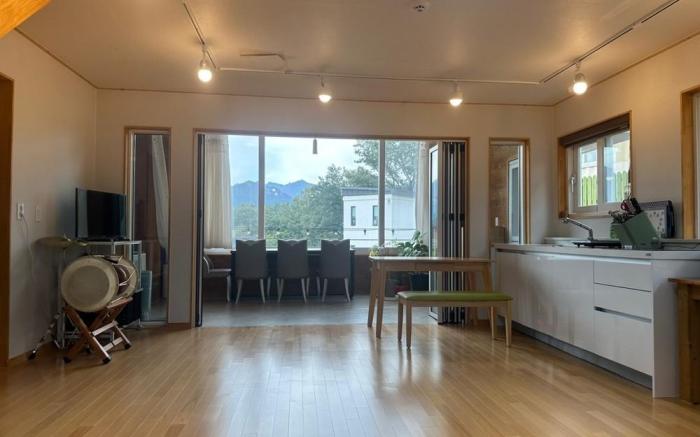 Sokcho Ulsanbawi Bed and Breakfast