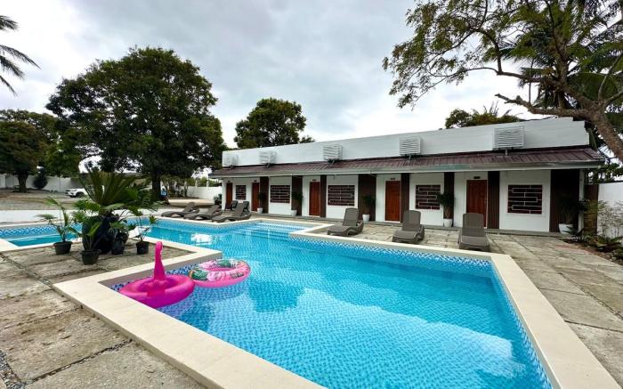 Solstice Suites- Revooh Suite (good for 4 pax)