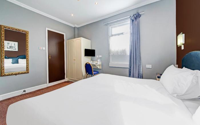 OYO Bostons Manor Hotel, Hanwell London