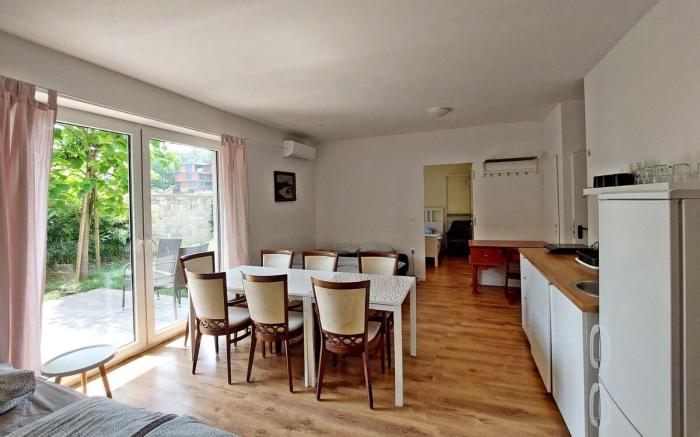 APOLONiA_groundfloor family apartment with terrace