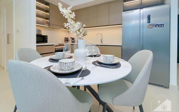 Burj Crown Luxury 2-Bedroom with  Balcony