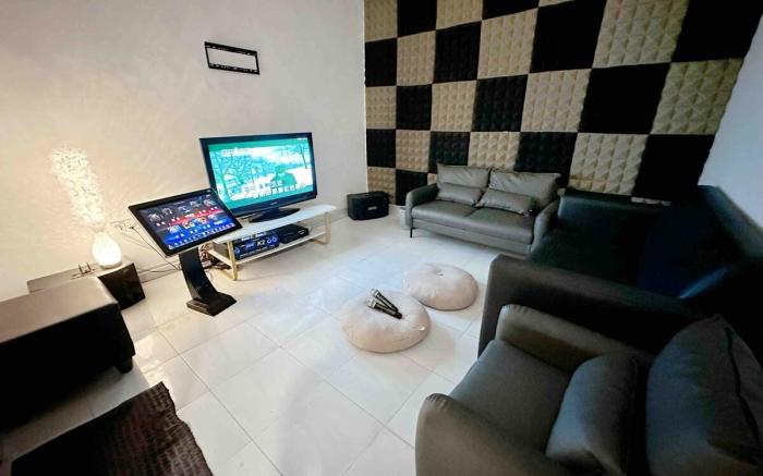 Kempas Spacious KTV Gather 25pax