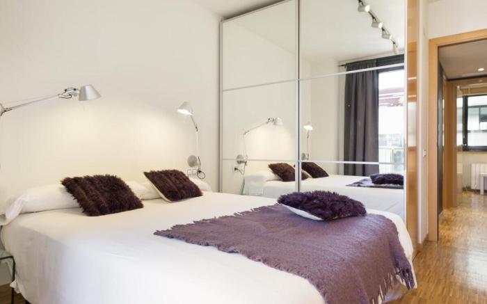 Charming Apartment in the Center w/ Balcony for 6