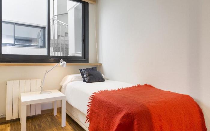 Charming Apartment in the Center w/ Balcony for 6