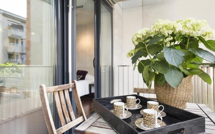 Barcelona: Bright Apartment in Sarrià-San Gervasi