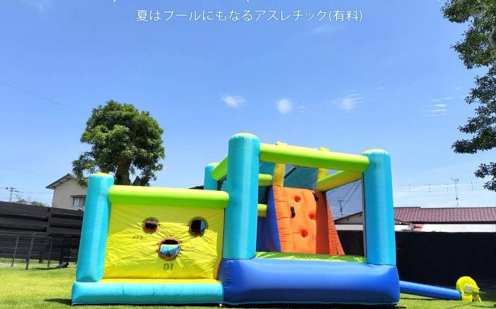 A villa with large garden and bunk beds for kids.
