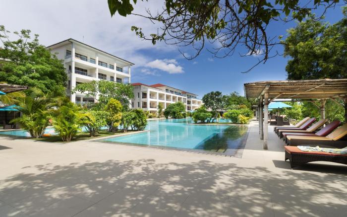 Peninsula Bay Resort