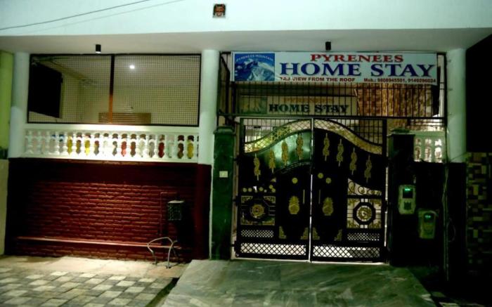 Goroomgo Pyrenees Home Stay Agra