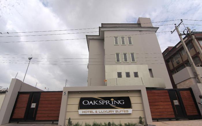OAKSPRING HOTEL AND LUXURY SUITES