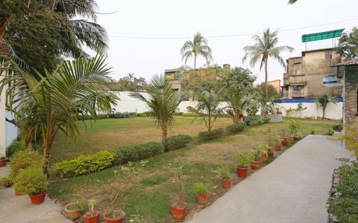 Goroomgo White Palace New Alipore Kolkata