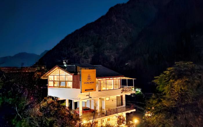 Young Monk Hostel & Cafe Jibhi
