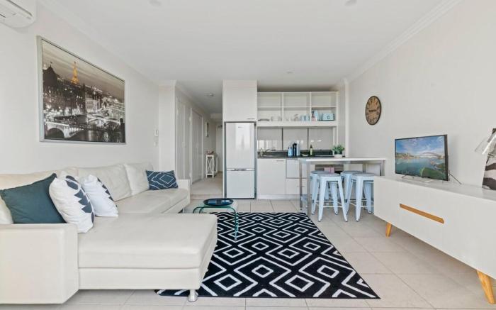 Top Floor Apartment with Balcony in Great Location