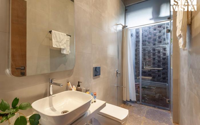 StayVista's Cobblestone Cottage - Villa with Pool View & Indoor-Outdoor Activities