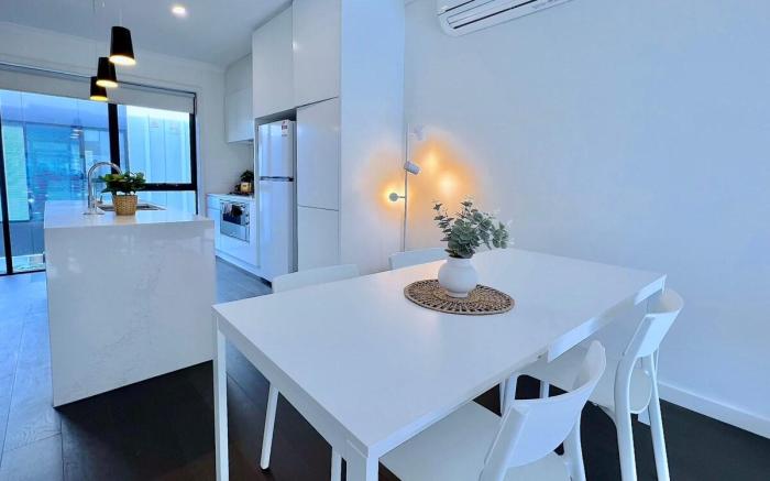 Port Melbourne 3-level TH *FreeParking *Smart TV