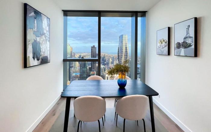 Luxury CBD Skyline View Apartment LV58