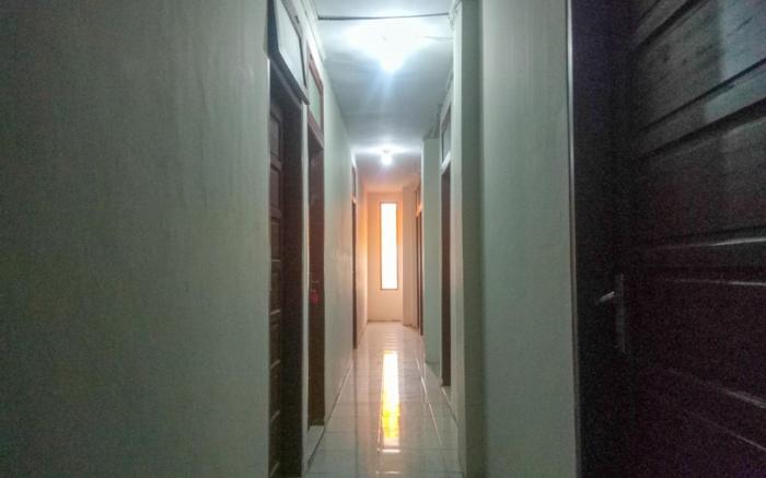 into RedDoorz near RS Labuang Baji Makassar
