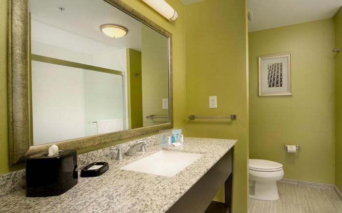 Hampton Inn & Suites Buffalo Airport