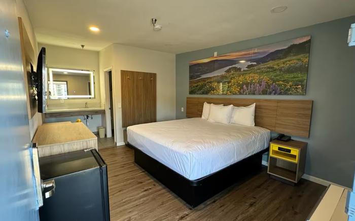 Days Inn by Wyndham Bakersfield
