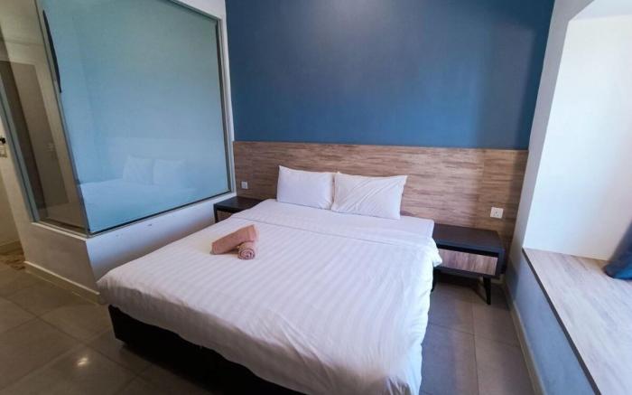 Imperio B22 (Room2) Small Room- Netflix/Parking