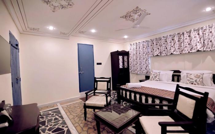The Lake View Hotel- On Lake Pichola