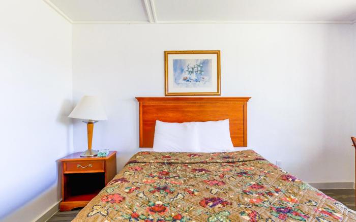 Country Hearth Inn & Suites By OYO Sturgis