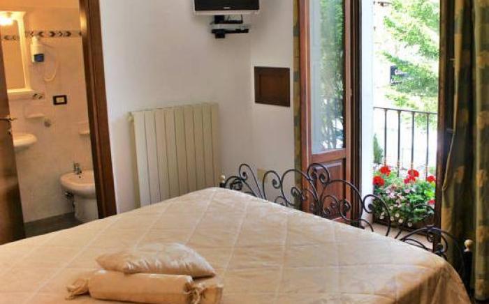 Hotel Bucaneve