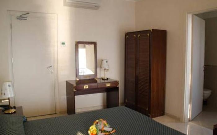 La Vista Postcard Hotel
