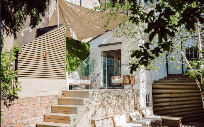 Town Centre Oasis with Two Hot Tubs
