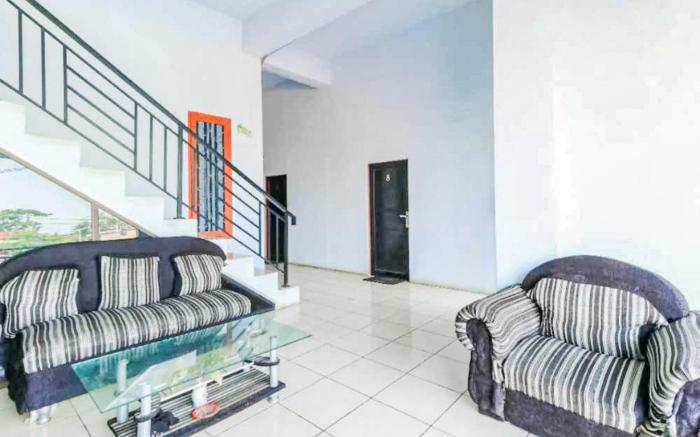 OYO 93877 Atifah Homes