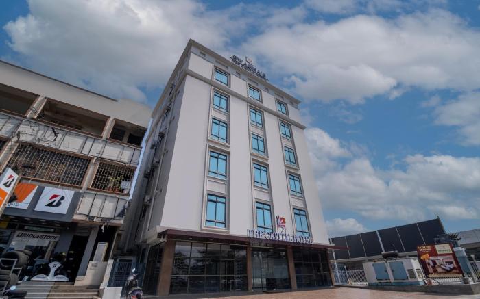 Monday hotels Swarnas The Capital