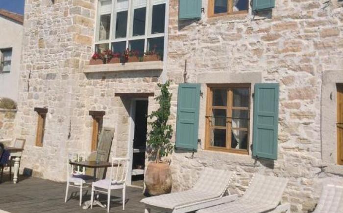 Eski Tas Hotel
