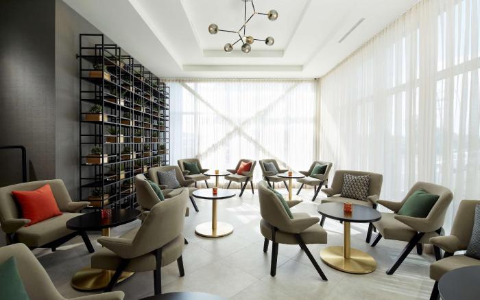 DoubleTree by Hilton Montreal Airport