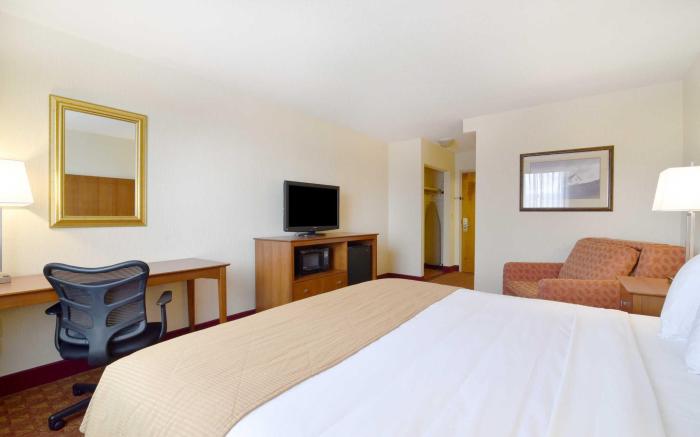 Clarion Hotel Airport