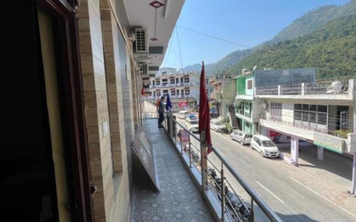 Goroomgo Girish Alay Homestay Uttarakhand