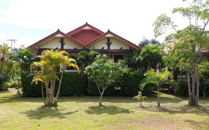 Lanta School Beach Resort