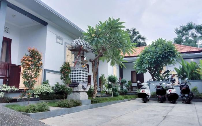PENGINAPAN TENANG LOVINA