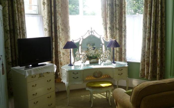 Holywell House