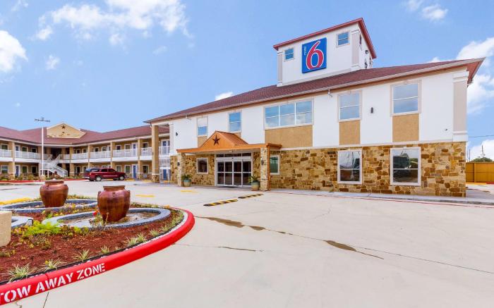 Motel 6 Houston, TX - North