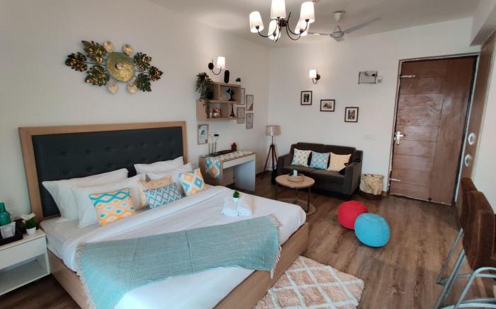 SOJOURN STAYS- Elegant Studio Apartment.