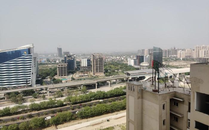 SOJOURN STAYS- Elegant Studio Apartment.