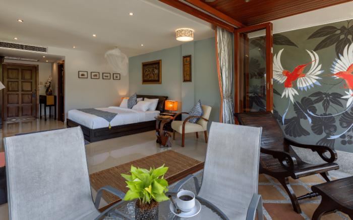 Talay Naiharn Hotel