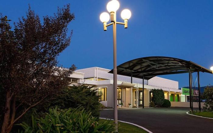 Westport Motor Hotel