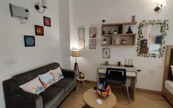 SOJOURN STAYS-COZY BRIGHT HOUSE