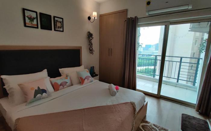 SOJOURN STAYS-COZY BRIGHT HOUSE